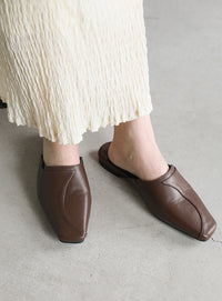 フェイクレザーカーブデザインバブーシュ