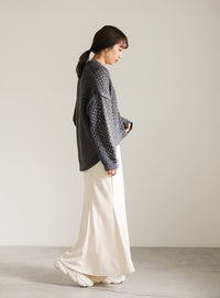 Vネック透かし編みショートニット