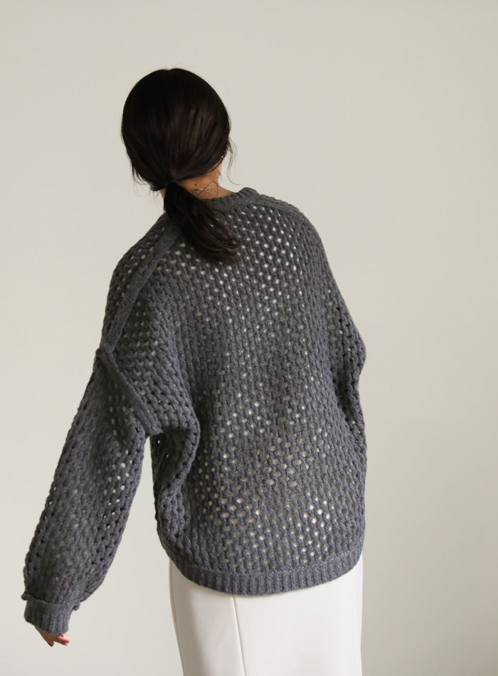 Vネック透かし編みショートニット