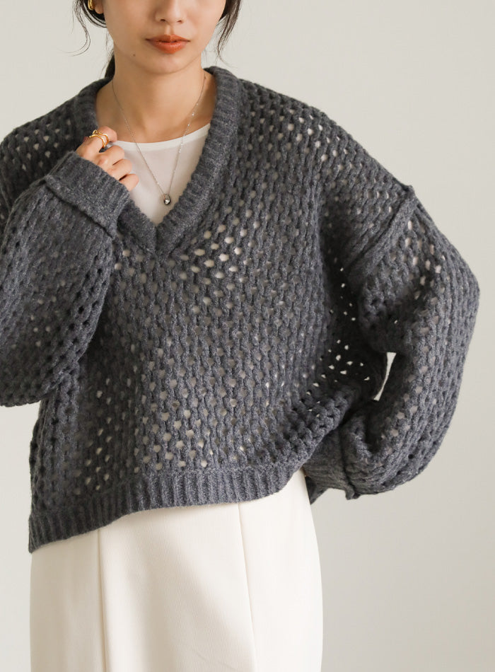 Vネック透かし編みショートニット