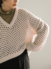 Vネック透かし編みショートニット