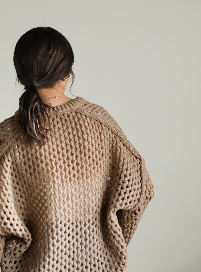 Vネック透かし編みショートニット