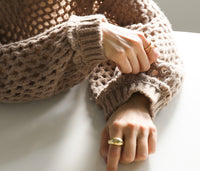 Vネック透かし編みショートニット