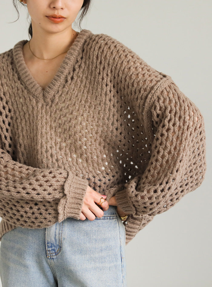 Vネック透かし編みショートニット