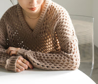 Vネック透かし編みショートニット