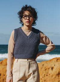 透かし編みニットショートベスト