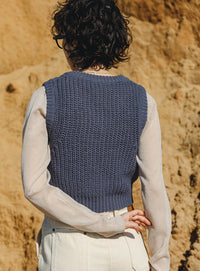 透かし編みニットショートベスト