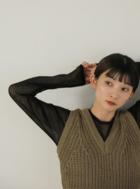 透かし編みニットショートベスト