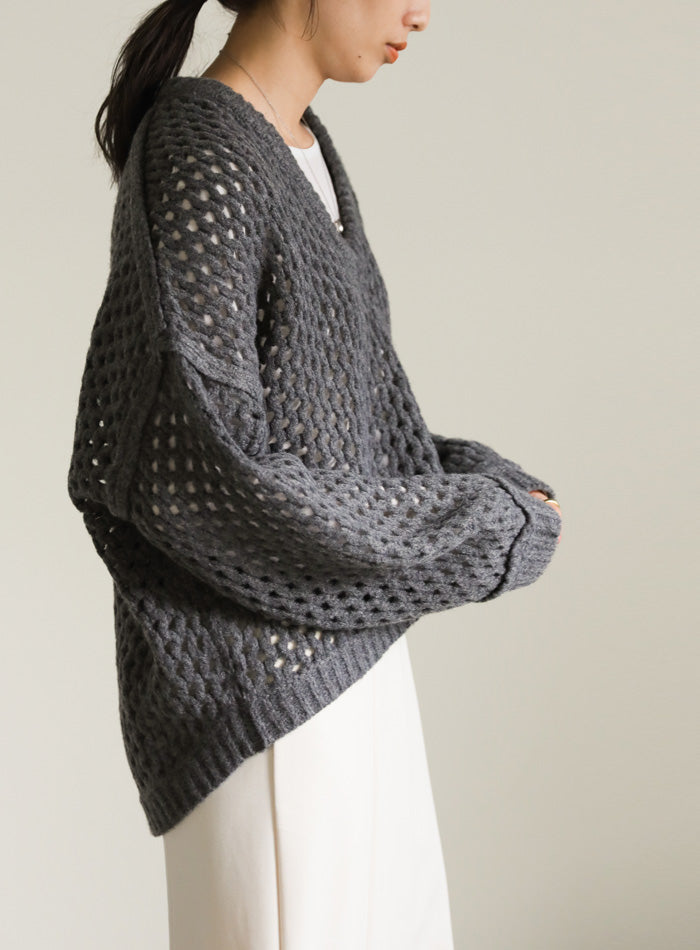 Vネック透かし編みショートニット