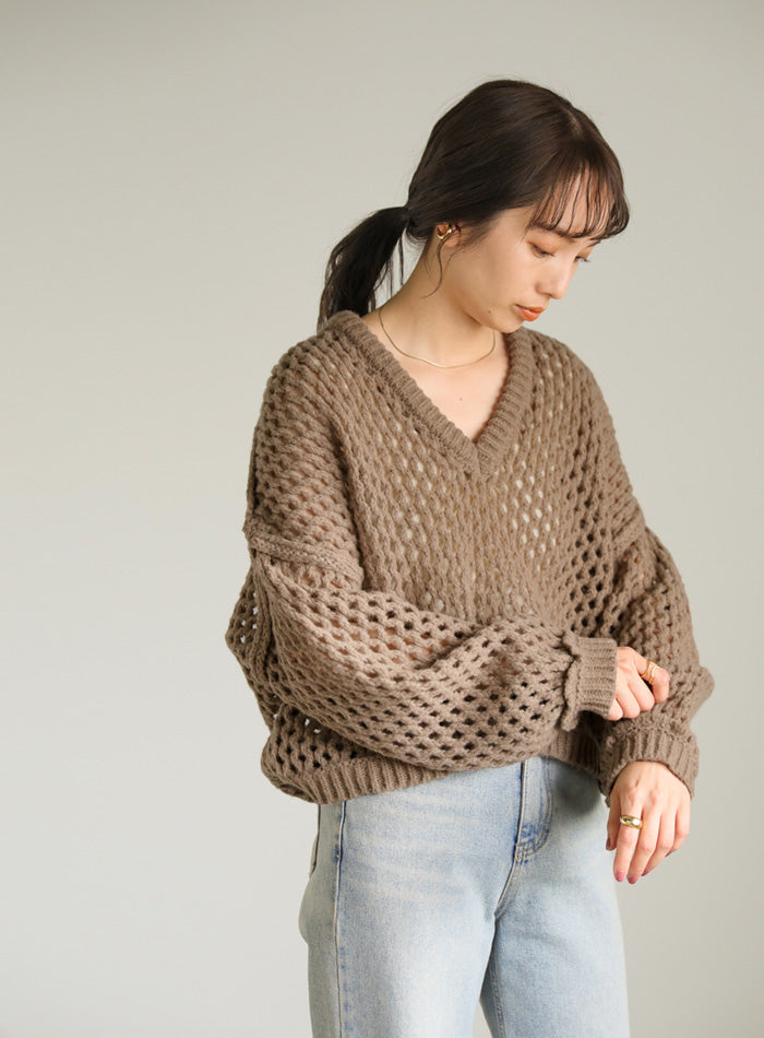 Vネック透かし編みショートニット
